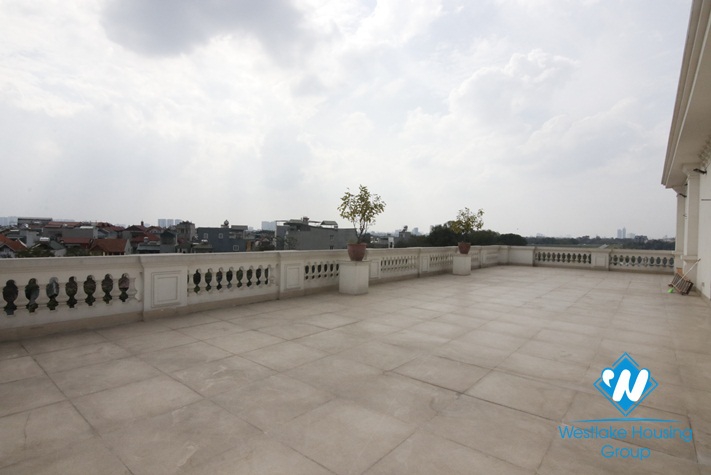 Spacious showroom/office for rent on Co Linh street, Long Bien, Hanoi